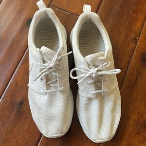 Nike women’s sneakers. Knit. Size 9